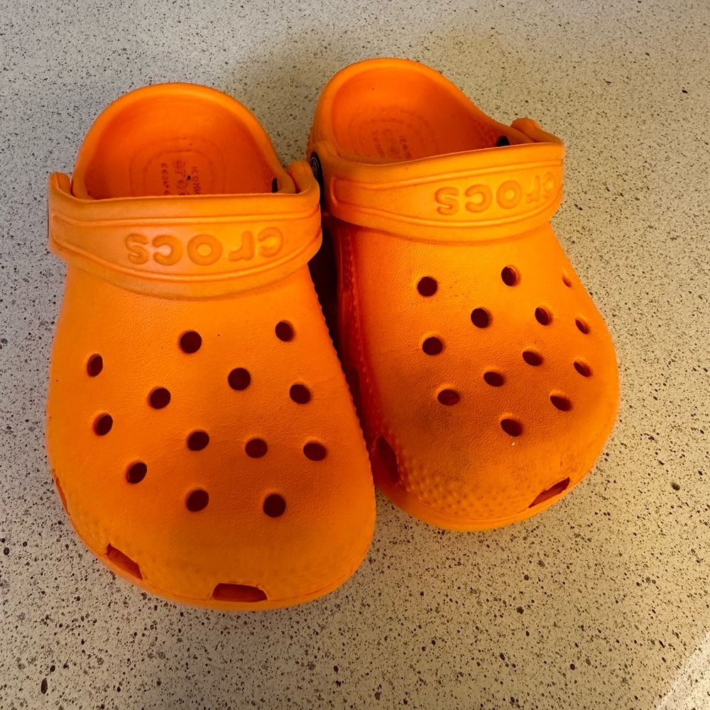 Toddler crocs